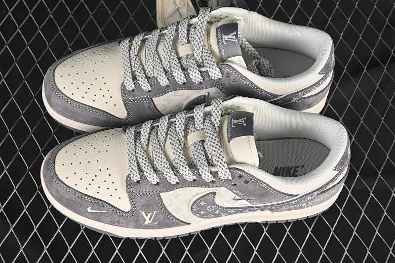All categories Nk SB Dunk Series Nk SB Dunk Low High-end customized low-top sneakers Nike SB Dunk Low LV co-branded three-hook luminous gray bottom with stars Anniversary high-end customized low-top casual sneakers YX5066-361